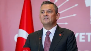 Cumhuriyet Halk Partisi (CHP) Genel Başkanı Özgür Özel, geçirdiği ufak