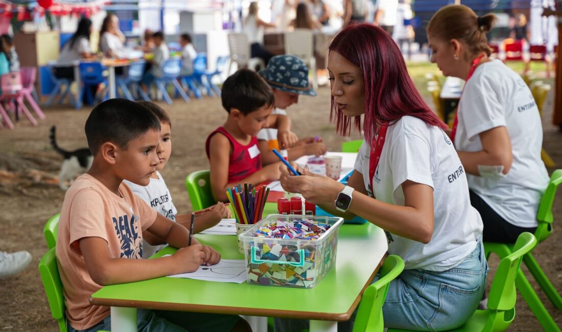 İzmir Büyükşehir Belediyesi İZELMAN Anaokulları tarafından her yıl İzmir Enternasyonal