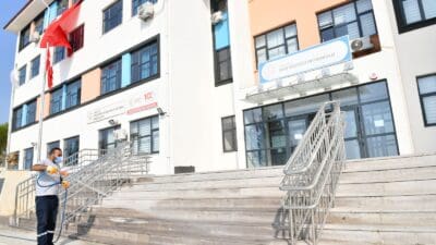 Çiğli Belediyesi yeni eğitim öğretim dönemi öncesi ilçedeki okullara yönelik