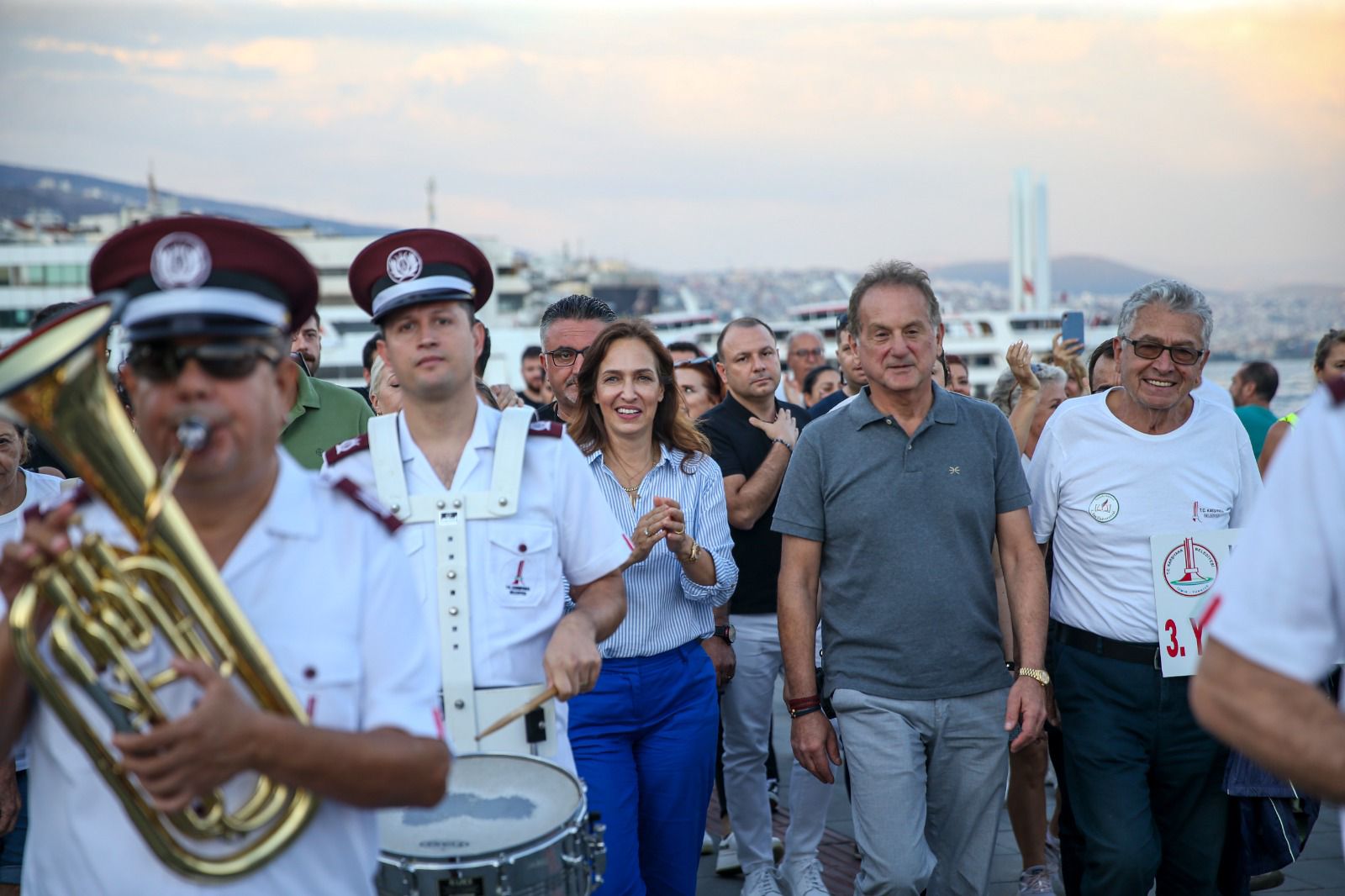 Karşıyaka Belediyesi tarafından ‘Avrupa Hareketlilik Haftası’ kapsamında düzenlenen yürüyüş ile