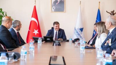 İzmir Büyükşehir Belediye Başkanı Dr. Cemil Tugay, gazi derneklerinin temsilcilerini