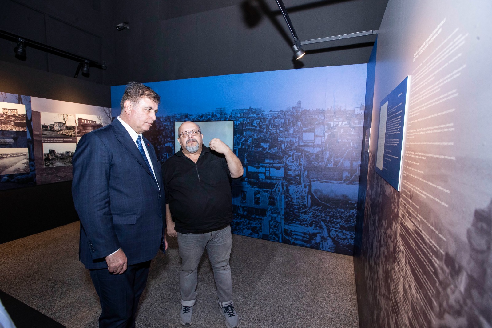 İzmir Büyükşehir Belediye Başkanı Dr. Cemil Tugay, küratörlüğünü Aybala Yentürk