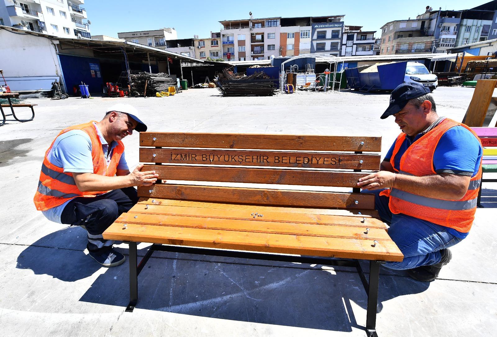 İzmir Büyükşehir Belediyesi Park ve Bahçeler Atölyesi, banklardan çöp kutularına,