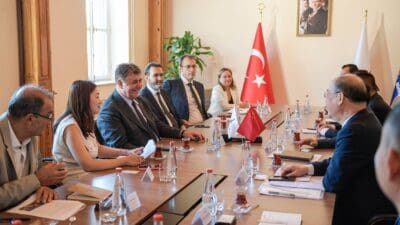İzmir Büyükşehir Belediye Başkanı Dr. Cemil Tugay, İzmir’in iyi niyet