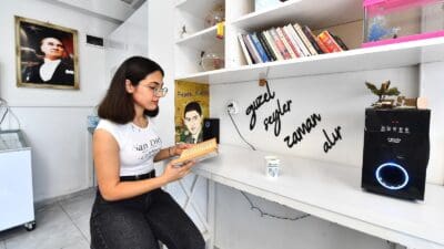 İzmir Büyükşehir Belediyesi’nin üniversite öğrencilerine yönelik ücretsiz çamaşırhane ve nakliye