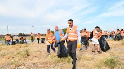 Çiğli Belediyesi tarafından Dünya Temizlik Günü etkinlikleri kapsamında çevre bilincini