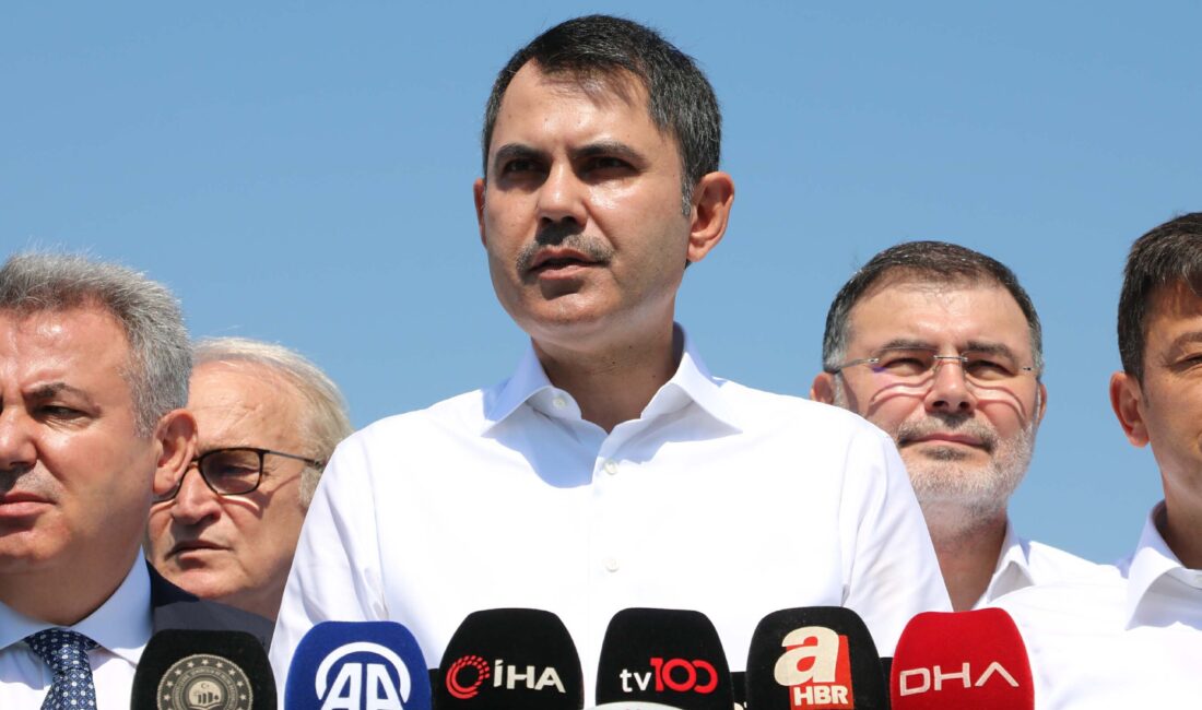 Bakan Kurum,  "Körfezimiz artık nefes alamıyor. Balık ölümleri arttı