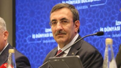 Cumhurbaşkanı Yardımcısı Cevdet Yılmaz, İzmir'de düzenlenen İş Dünyası Buluşması'nda Türkiye'nin