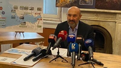 İzmir Büyükşehir Belediyesi eski başkanı Tunç Soyer, İzmir Körfezi'ne ilişkin