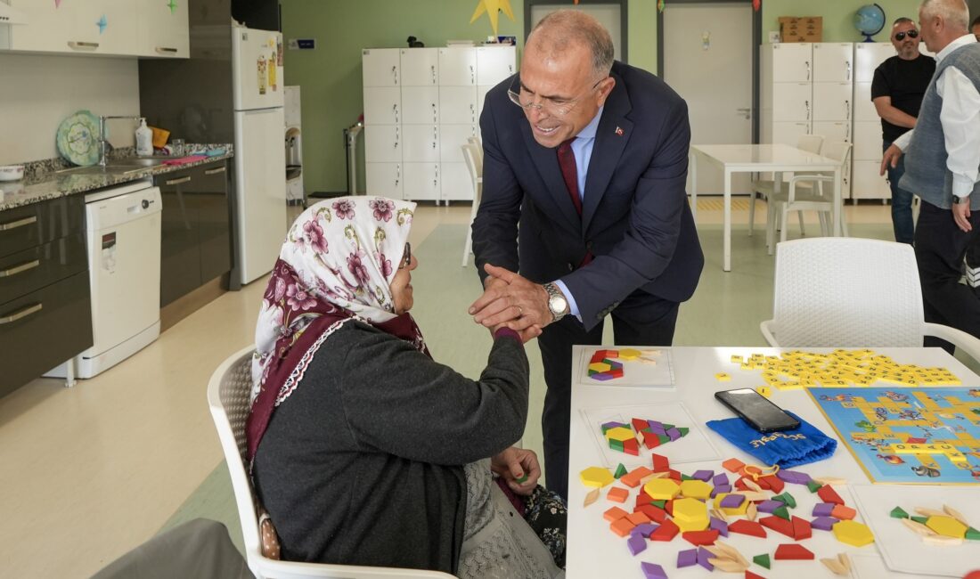 Gaziemir Belediyesi’nin Alzheimer Demans Danışma ve Dayanışma Merkezi’nde verdiği hizmetlerle
