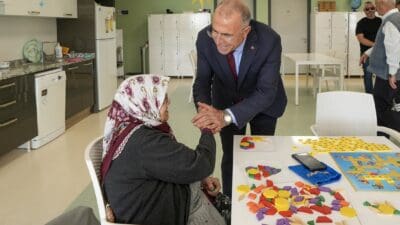 Gaziemir Belediyesi’nin Alzheimer Demans Danışma ve Dayanışma Merkezi’nde verdiği hizmetlerle