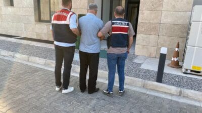 İzmir'de, PKK/KCK-YPG/PYD silahlı terör örgütlerine üye olduğu ve sosyal medyada
