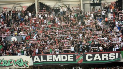 Karşıyakalılar, 5 Eylül Perşembe günü düzenlenecek açık antrenmana çıkarma yaparak,