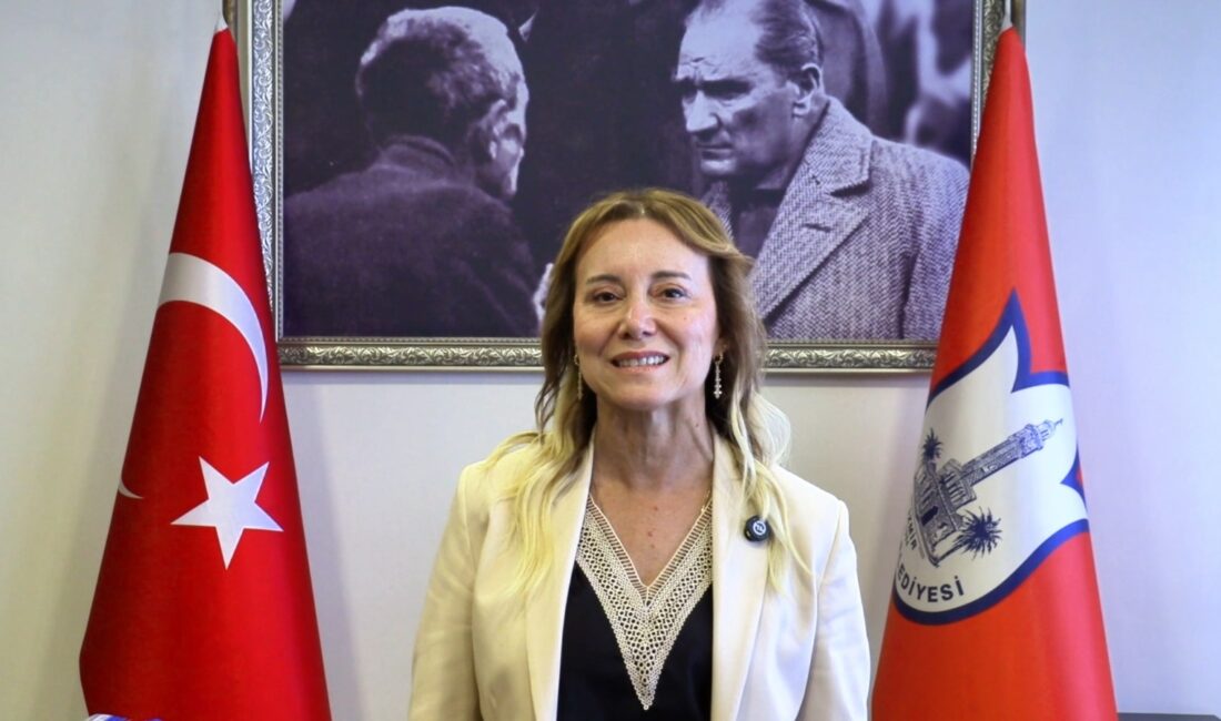 Konak Belediye Başkanı Nilüfer Çınarlı Mutlu, İzmir’in kurtuluşunun 102’nci yılını
