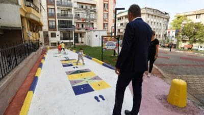 Buca Belediyesi,  Laleli Mahallesi’nde yer alan kaçak yapıları yıkarak ilçeye