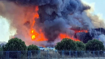 Hendek'teki makarna fabrikasında meydana gelen patlama sonrası 20 kişi yaralandı,