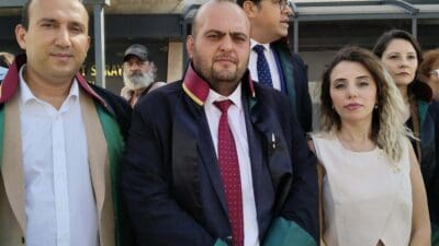 İzmir'de sokak röportajındaki sözleri nedeniyle 'Cumhurbaşkanına hakaret' suçlamasıyla yargılanan Dilruba