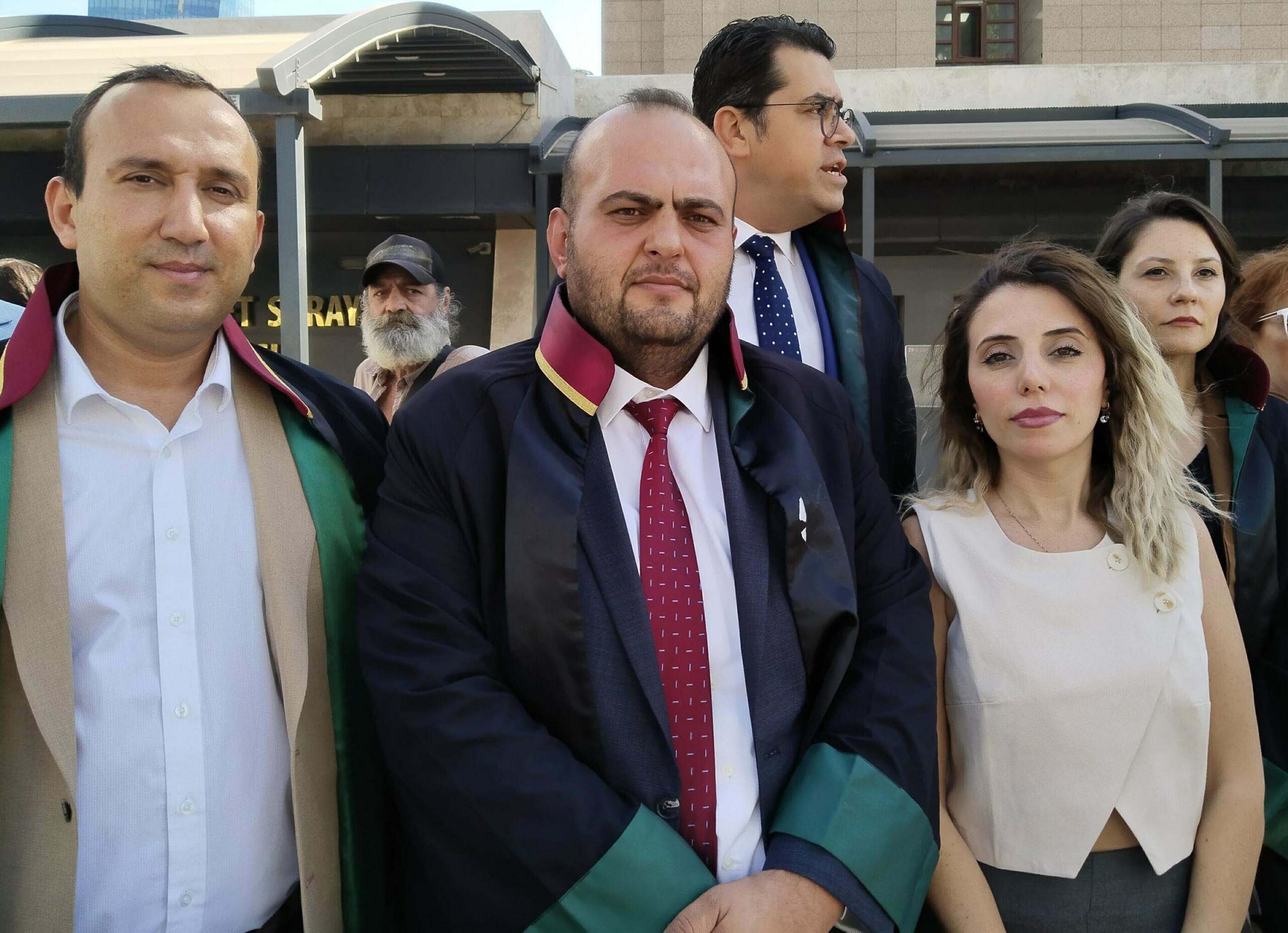 İzmir'de sokak röportajındaki sözleri nedeniyle 'Cumhurbaşkanına hakaret' suçlamasıyla yargılanan Dilruba