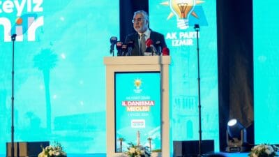 Bakan Işıkhan, İzmir'in borcunun 5 yılda 885 kat arttığını vurgulayarak,