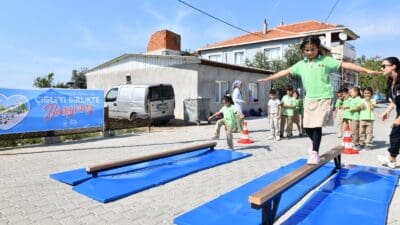 Çiğli’de, Avrupa Hareketlilik Haftası, kapsamında düzenlenen etkinlikler Kaklıç Mahallesi’nde çocuklar