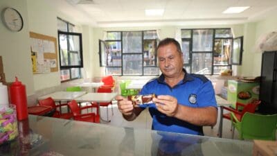 Menderes Belediyesi tarafından okullarda kantin denetimi yapılıyor.