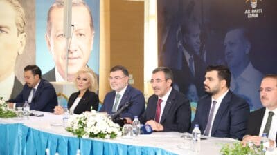 Cumhurbaşkanı Yardımcısı Cevdet Yılmaz, İzmir Körfezi'ndeki kirlilik sorunu nedeniyle CHP'li