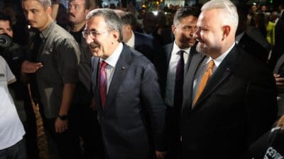 Cumhurbaşkanı Yardımcısı Cevdet Yılmaz, Menemen Belediyesi'ni ziyaret etti. Menemen Belediye