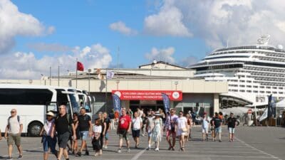 İzmir Alsancak Limanı'na geçen yılın ilk 10 ayında 13 kruvaziyer