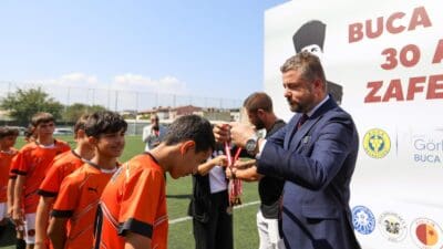 Buca Belediye Başkanı Görkem Duman, amatör futbol takımlarının yarıştığı 30