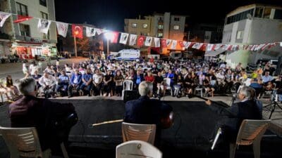 Bornova Belediyesi tarafından düzenlenen Aşıklar Bayramı, Ümit Mahallesi Pazaryeri'nde Bornovalıların