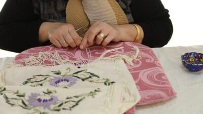 Bayraklı Belediyesinin düzenlediği hobi ve meslek edindirme kurslarının yeni dönem