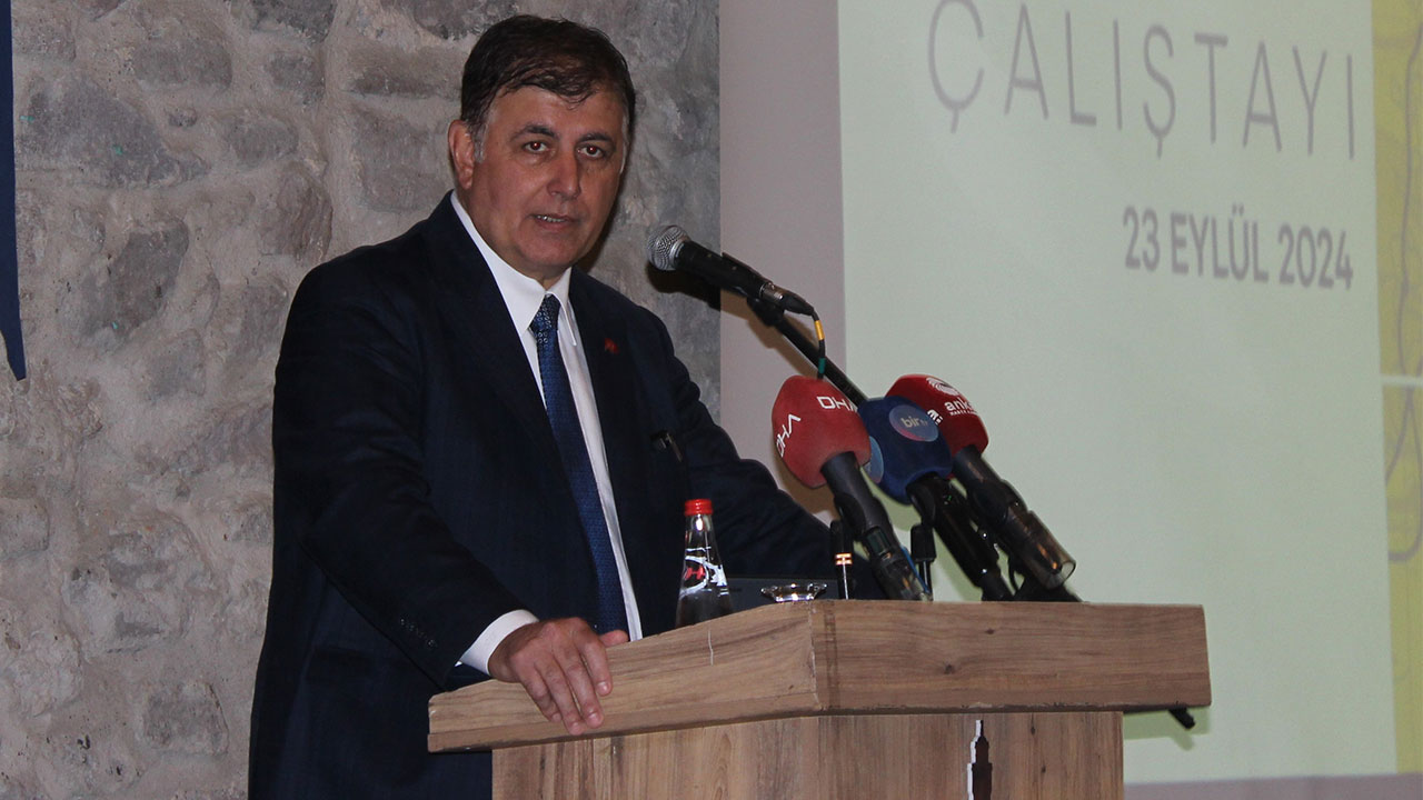 İzmir Büyükşehir Belediye Başkanı Cemil Tugay, İzmir Deprem Master Planı
