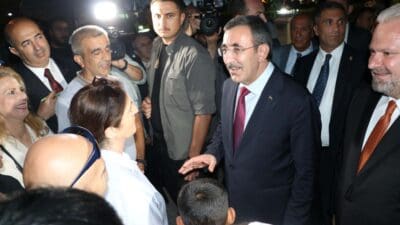 YILMAZ, MENEMEN BELEDİYE BAŞKANLIĞI’NI ZİYARET ETTİ Cumhurbaşkanı Yardımcısı Cevdet Yılmaz,