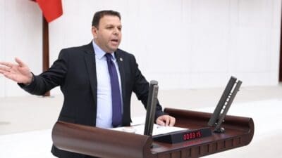 CHP Genel Başkanı Özgür Özel, arabasında kaçak elektronik sigara ele