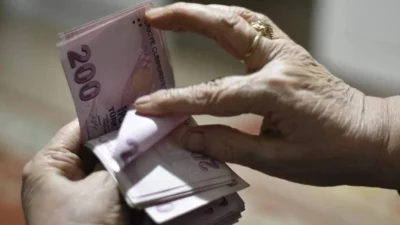 Demokrat Gündem- Emeklilerin Ocak 2025 maaş zammı için beklentiler giderek