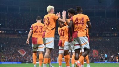Galatasaray, erteleme maçında Gaziantep FK'yı 3-1 mağlup ederek Fenerbahçe derbisi