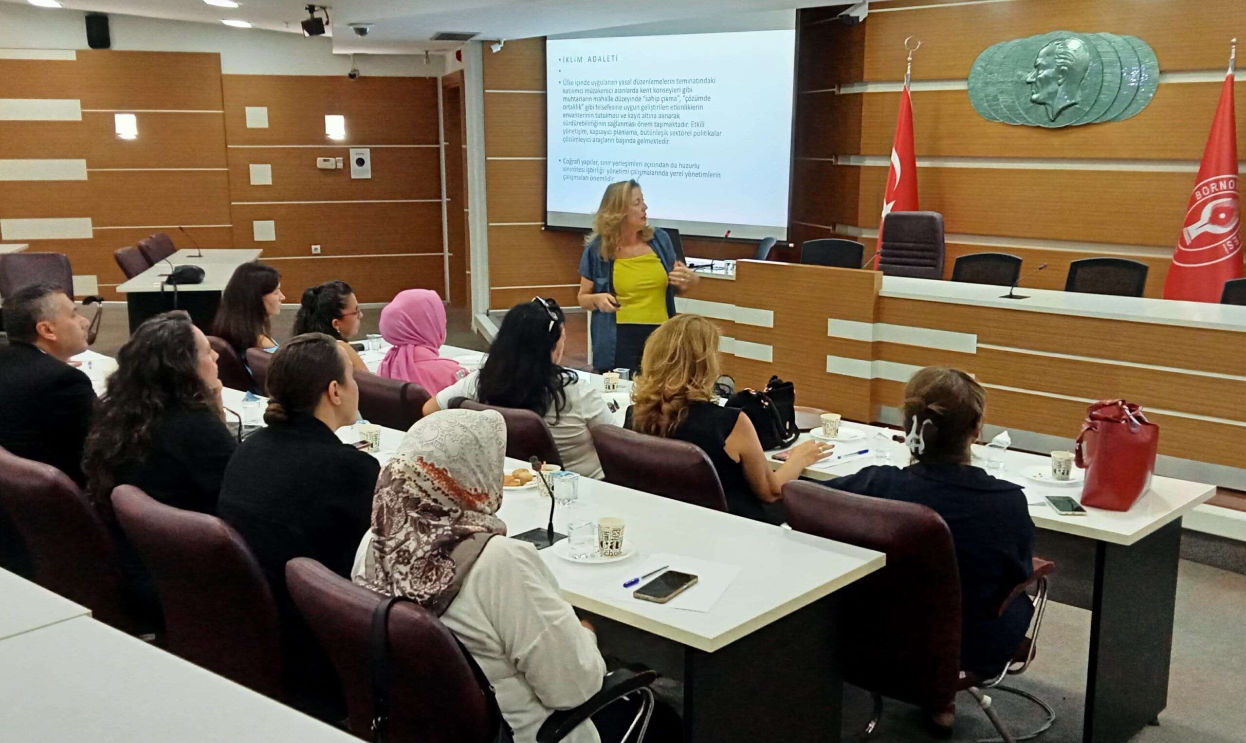 Bornova Belediyesi, ilçedeki kadın muhtarlara “İklim Adaletini Yönetmede Kadın Mahalle