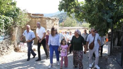 Yamanlar’da yaşanan tarihi yangın felaketinin izlerini silmeye çalışan Karşıyaka Belediyesi, dayanışmayı büyütmek ve yerelde