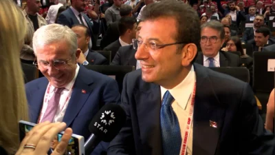 İmamoğlu, Yavaş ile birlikte kurultayda sahneye çıktı ve cumhurbaşkanlığı adaylığı