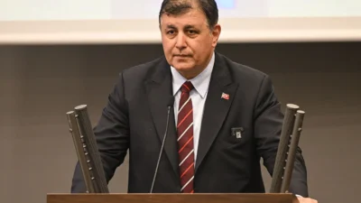 İzmir Büyükşehir Belediye Başkanı Dr. Cemil Tugay katıldığı radyo yayınında
