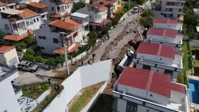 İzmir'in Menderes ilçesinde gök gürültülü sağanak yağış, büyük çapta zarara