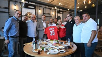 Bornova Belediye Başkanı Ömer Eşki, ilçedeki amatör spor kulüplerinin temsilcileri