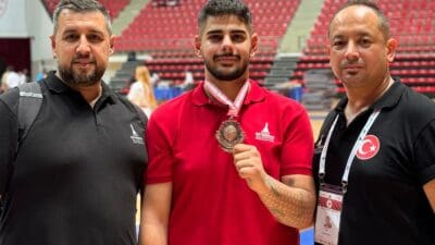 Türkiye Ümitler Tekvando Şampiyonası’nda mücadele eden İzmir Büyükşehir Belediyesi Spor