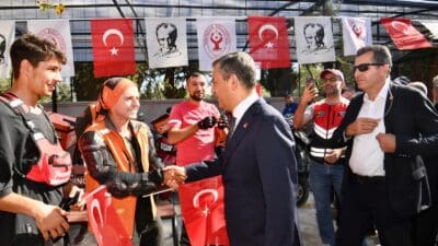 CHP Genel Başkanı Özgür Özel, Bornova Belediyesi’nin güvencesiz ve zor