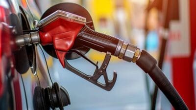 Motorin fiyatlarına bugünden itibaren geçerli olmak üzere 90 kuruş zam