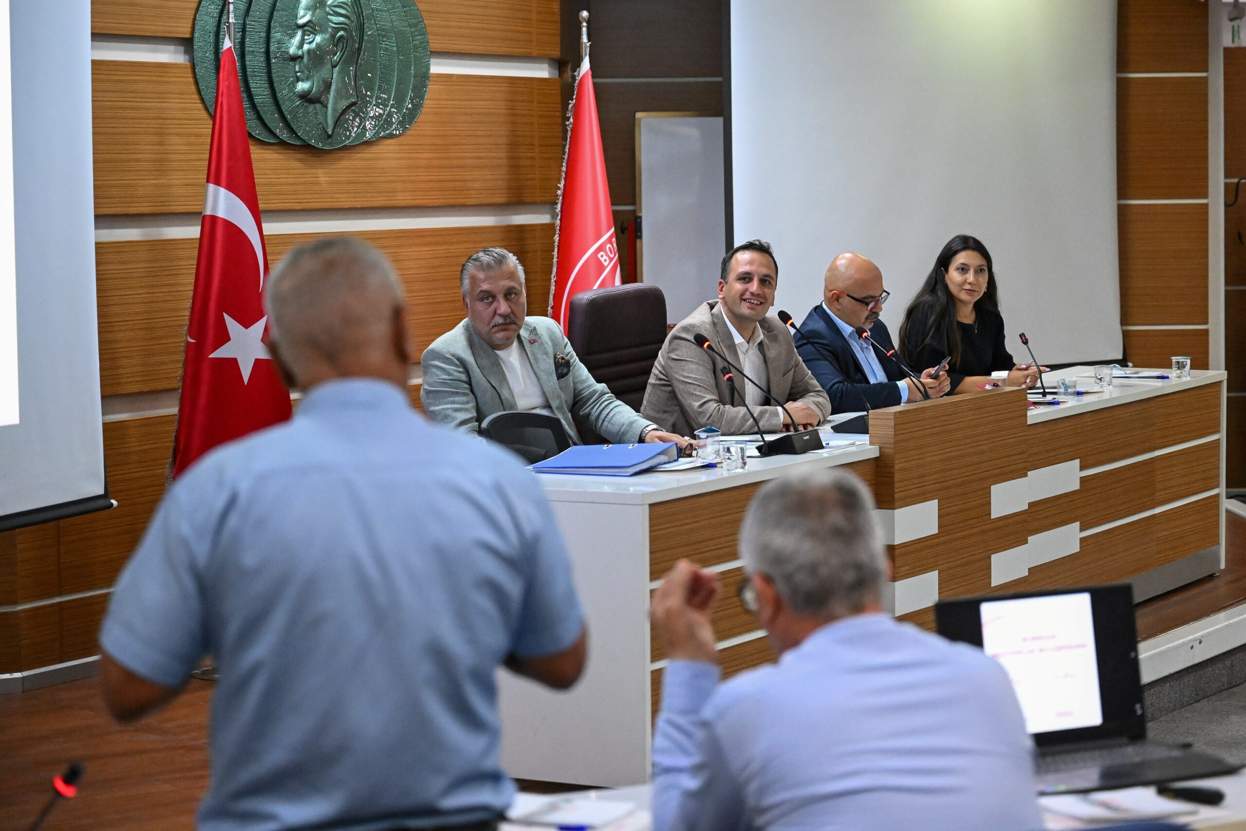 Bornova Belediye Başkanı Ömer Eşki, Bornova’daki muhtarlarla buluştu. 45 mahalleyi