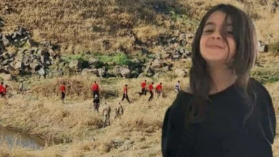Narin’e ait olduğu düşünülen yeşil bir tülbent, soruşturmanın kilit noktalarından