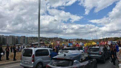 İzmir'in Karabağlar ilçesindeki Uzundere ile Yurtoğlu mahallelerinde 15 yıldır kentsel