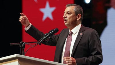 Demokrat Gündem- CHP’nin “İkinci Yüzyıl Değişim Kurultayı”, partinin eski genel