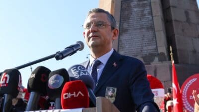 CHP Genel Başkanı Özgür Özel, partisinin eski lideri Kemal Kılıçdaroğlu